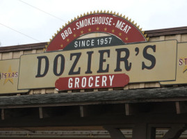 Dozier's Grocery Market outside