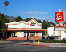 Del Taco outside