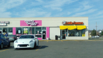 Bread Basket Deli outside