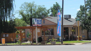 Taco Hut outside