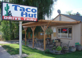 Taco Hut outside