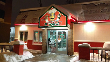 Vito's Pizza food