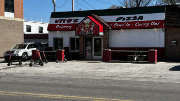 Vito's Pizza food