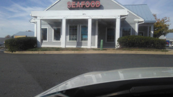 Mid Atlantic Seafood outside