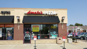 Amato's Pizza outside