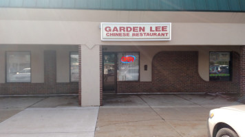 Garden Lee outside