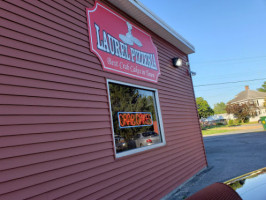 Laurel Pizzeria outside