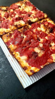 Cloverleaf Pizza food