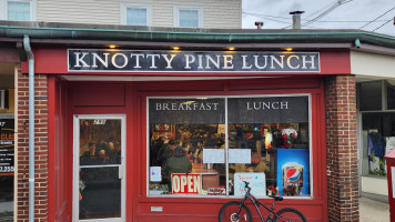 The Knotty Pine outside