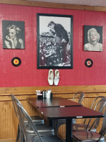 50's Cafe inside