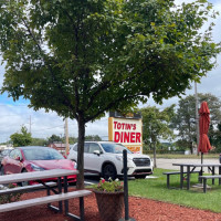 Totin's Diner outside