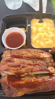 Wally's Southern Style Bbq food