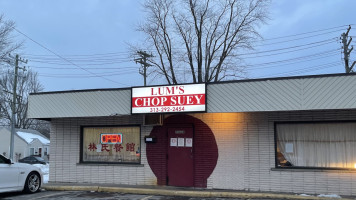 Lum's Chop Suey outside