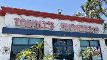 Tommy's Burgers outside