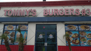 Tommy's Burgers food