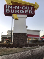 In-n-out Burger outside