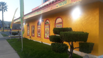 Los Victors Mexican Food food