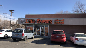 Little Caesars Pizza outside