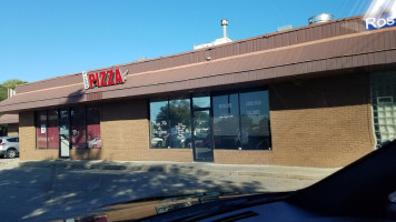 Vizzy's Pizza Palace outside