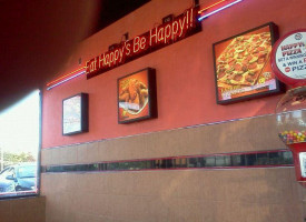 Happy's Pizza outside