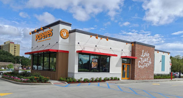 Popeyes Louisiana Kitchen outside