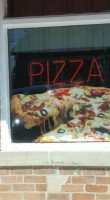 Snyder’s Pizza food