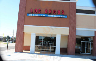 Los Arcos outside