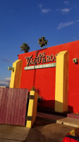 Los Vaquero's Mexican Grill outside