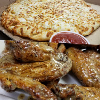 Bunchy's Chicken Pizza food