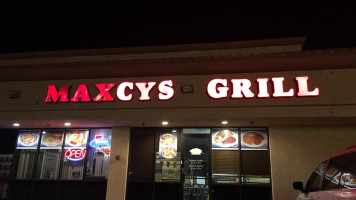 Maxcy's Grill outside