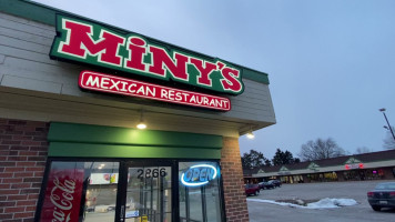 Miny's Mexican outside