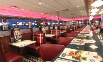 Silver Diner In Arl food