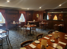 Frank Diannah's Arbor Inn inside