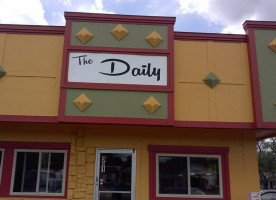 The Daily Diner outside