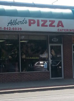 Albert's Pizza Shop outside