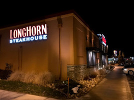 Longhorn Steakhouse outside