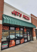 Jet's Pizza outside