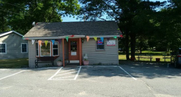 Snickerdoodles Coffee Shop outside