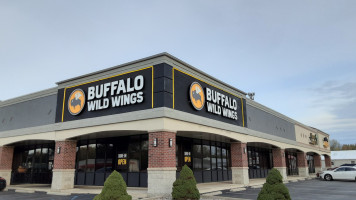 Buffalo Wild Wings Warsaw inside