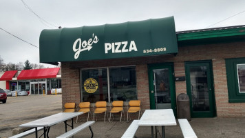 Joe's Pizza King inside