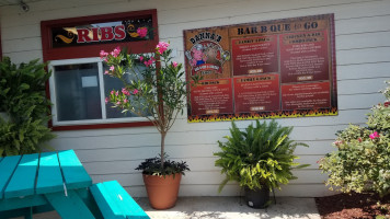 Danna's Bbq And Burger Shop outside