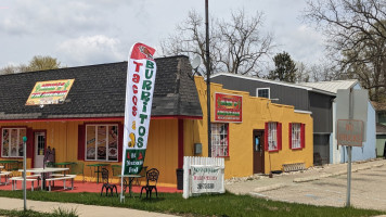 Nina's Taqueria inside