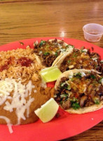 Los Gallos Taqueria food