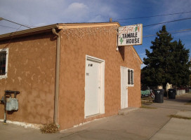 Liz's Tamale House inside