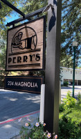 Perry's On Magnolia outside