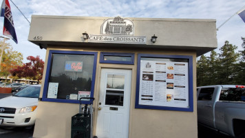 Cafe Des Croissants (drive-thru) outside