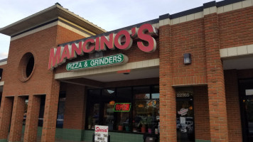 Mancino's Of Taylor food