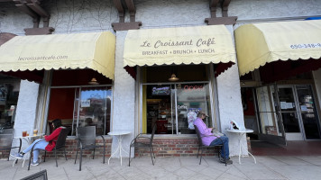 Le Croissant Cafe food