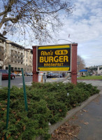 Ahn's Quarter Pound Burger food