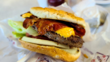 Nation's Giant Hamburgers Great Pies food